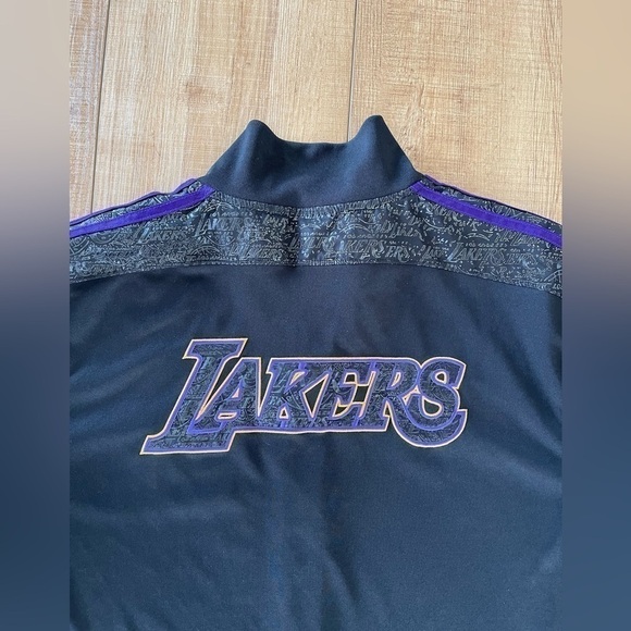VINTAGE Adidas Limited Edition Carbon Fiber Los Angeles Lakers track jacket - Picture 2 of 9